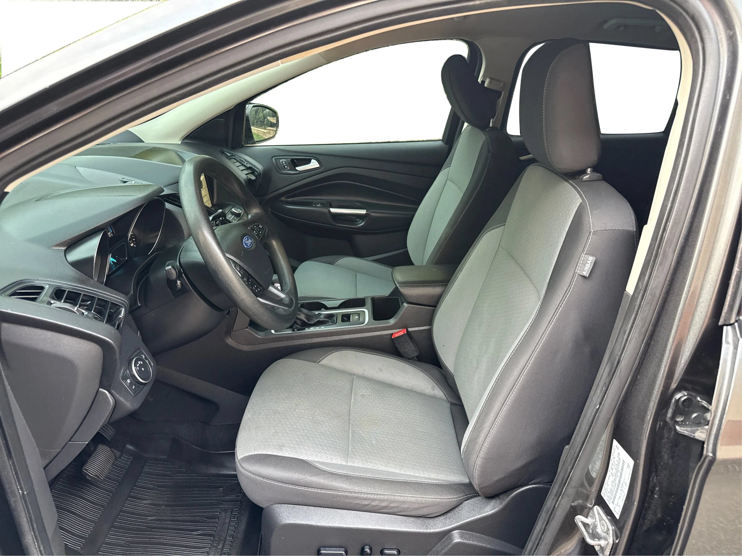 Used 2019 Ford Escape SE FWD image 9