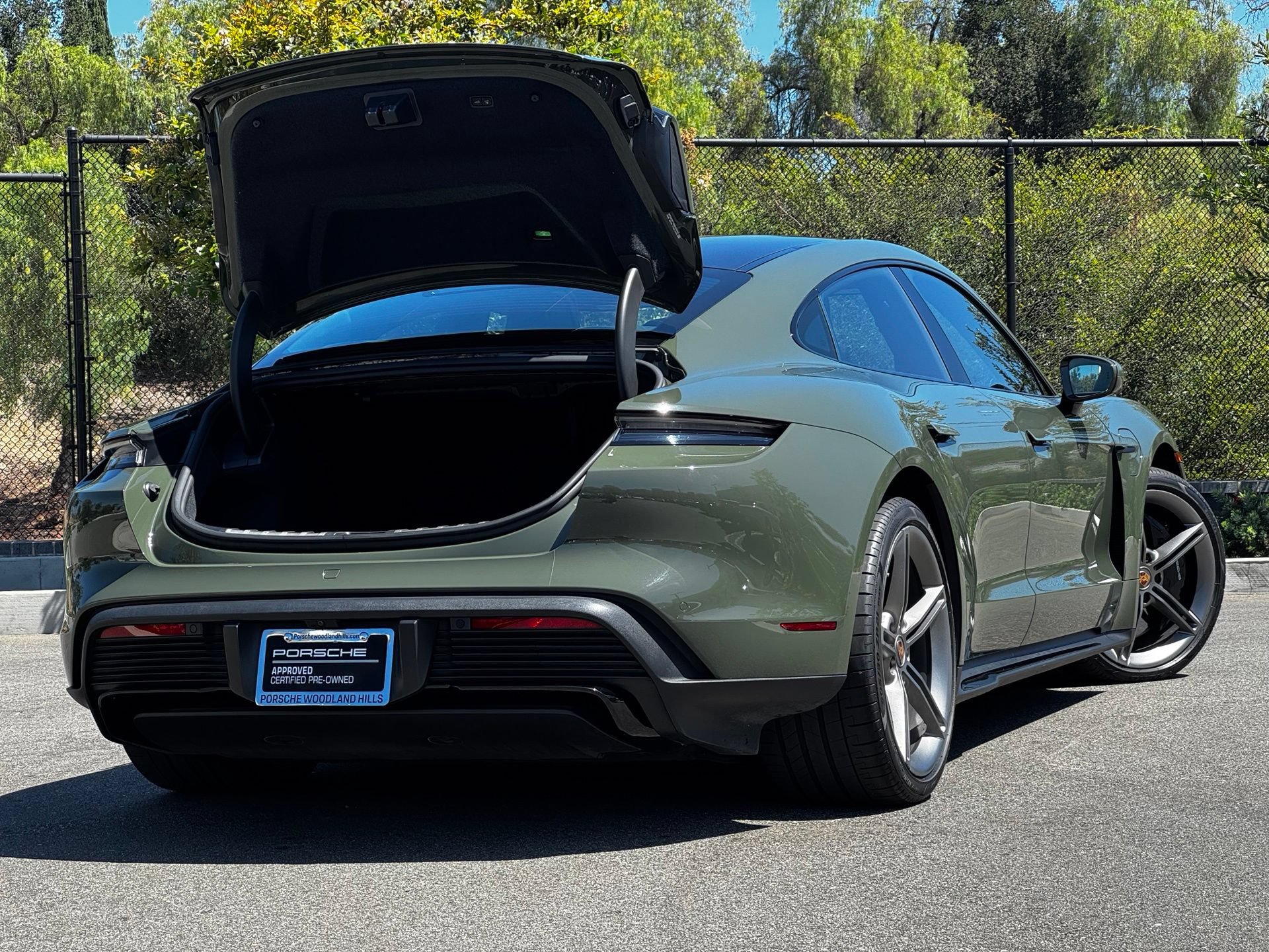 Certified 2022 Porsche Taycan Turbo S w/ Premium Package AWD/4WD image 10