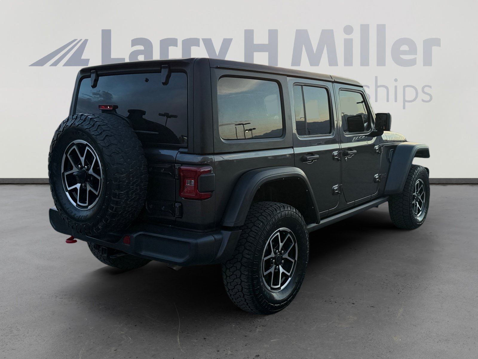 Used 2024 Jeep Wrangler Unlimited Rubicon AWD/4WD image 5