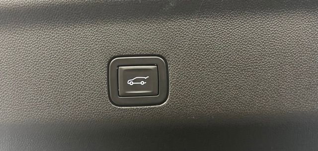 Used 2024 Chevrolet Suburban Premier image 42