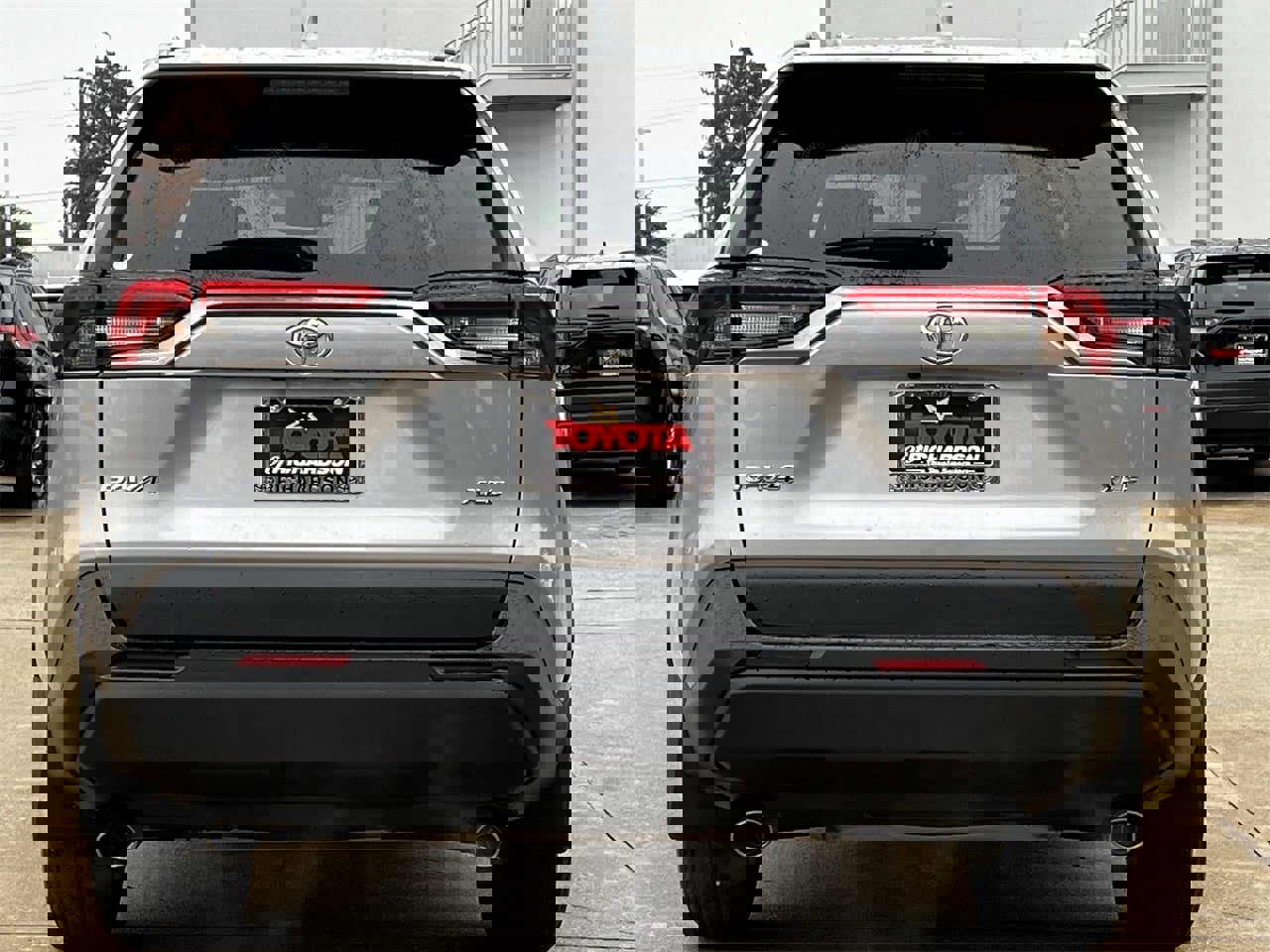 Used 2022 Toyota RAV4 XLE image 5