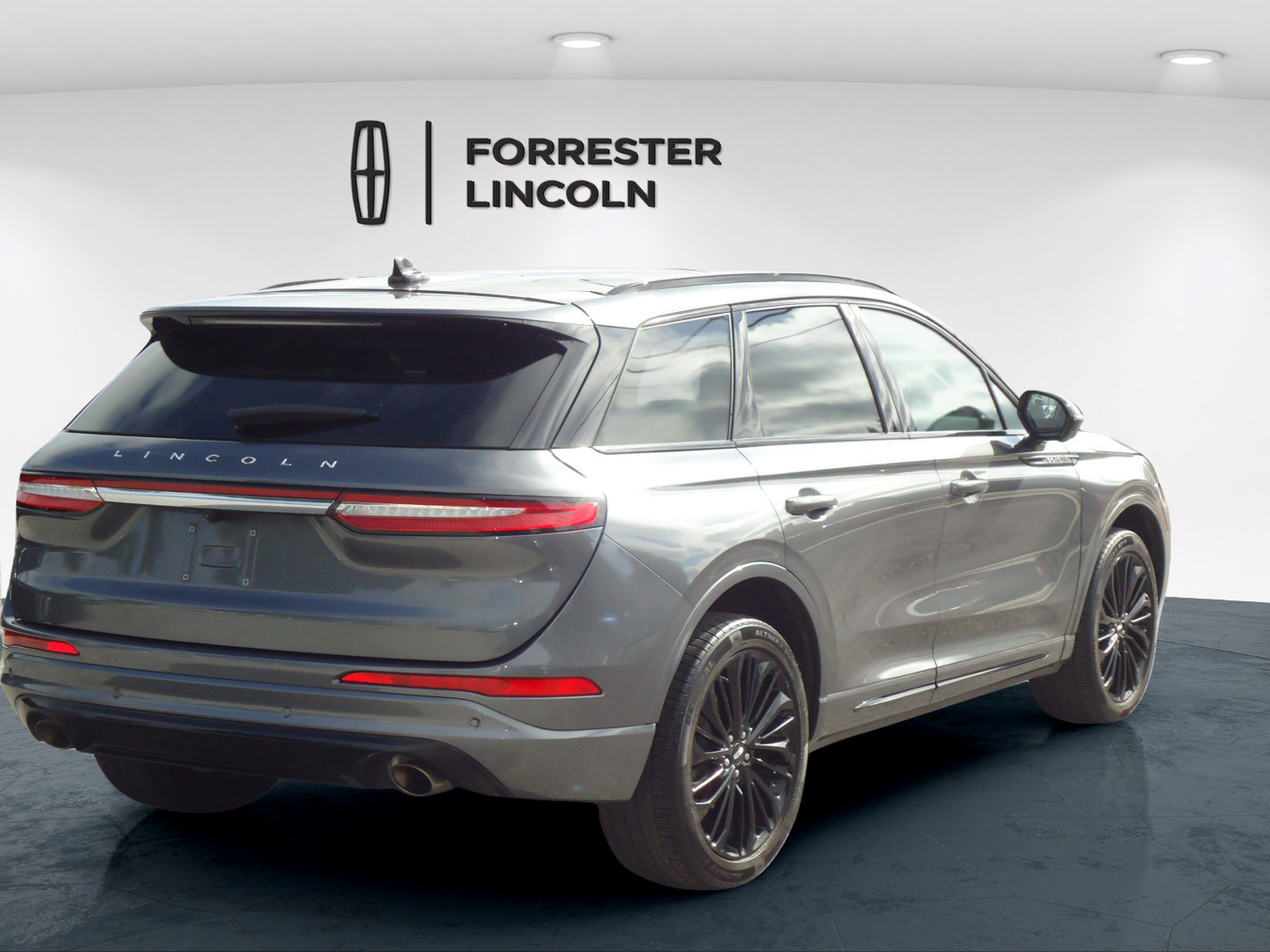 Used 2023 Lincoln Corsair Reserve w/ Equipment Group 201A AWD/4WD image 3