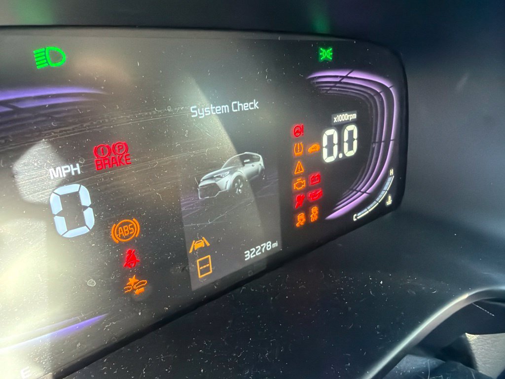 Certified 2025 Kia Soul LX FWD image 5