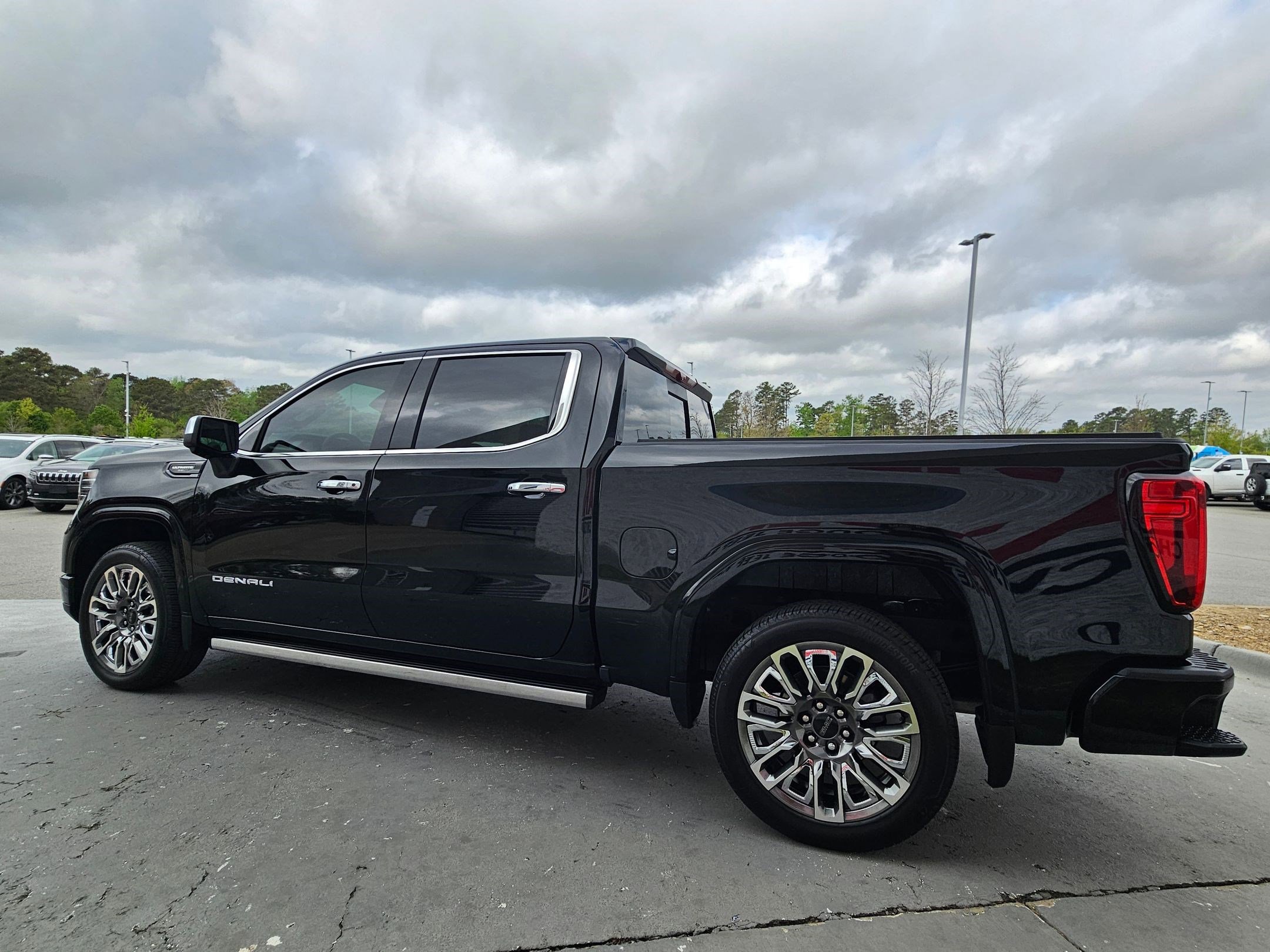 Used 2025 GMC Sierra 1500 Denali Ultimate AWD/4WD image 5