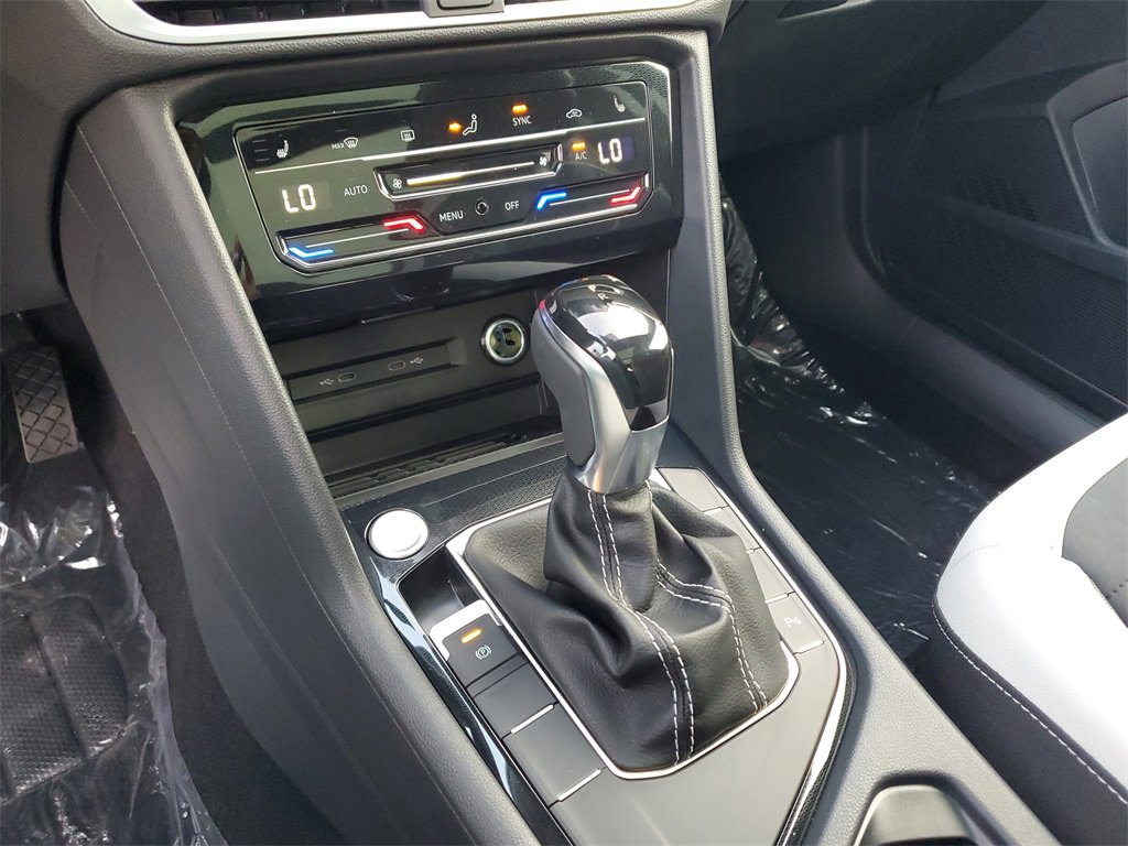 New 2025 Volkswagen Taos SE image 10
