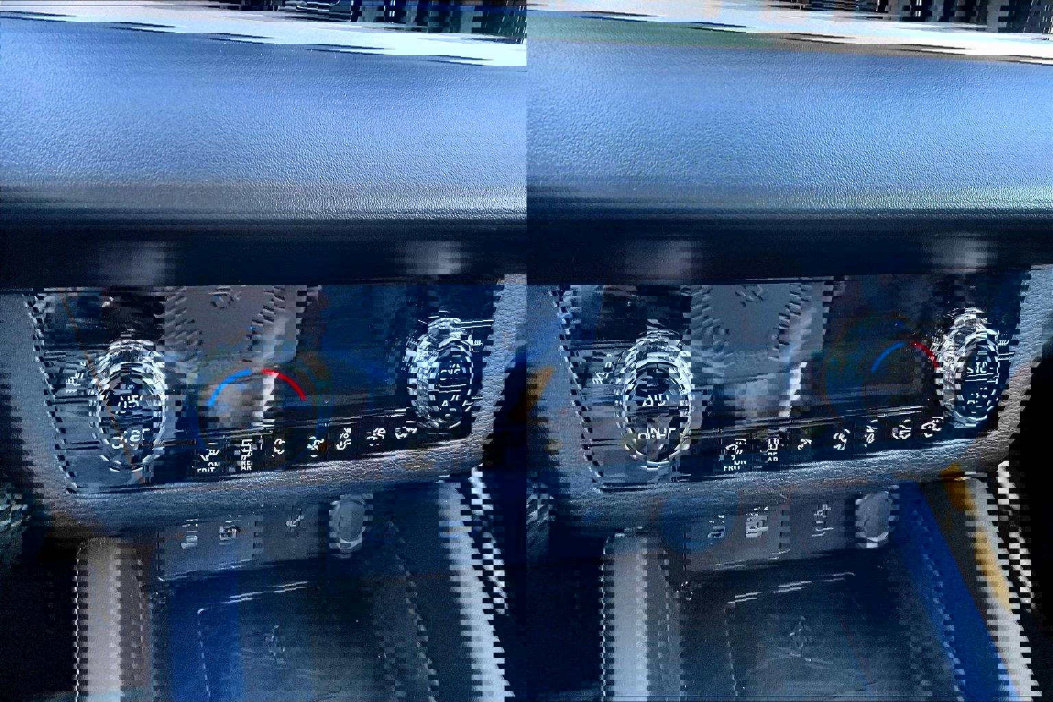 Used 2024 Mitsubishi Outlander SE image 15