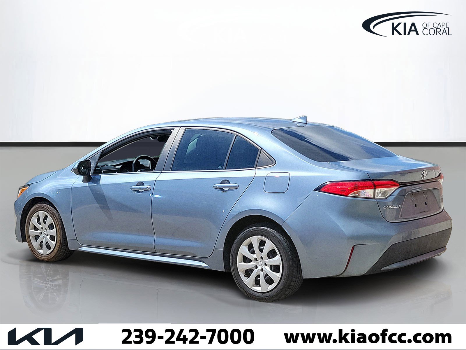 Used 2020 Toyota Corolla LE FWD image 4