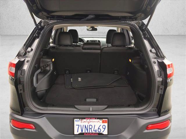 Used 2016 Jeep Cherokee Sport FWD image 6