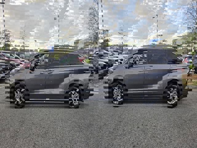 Used 2024 Toyota Sienna XLE video 4
