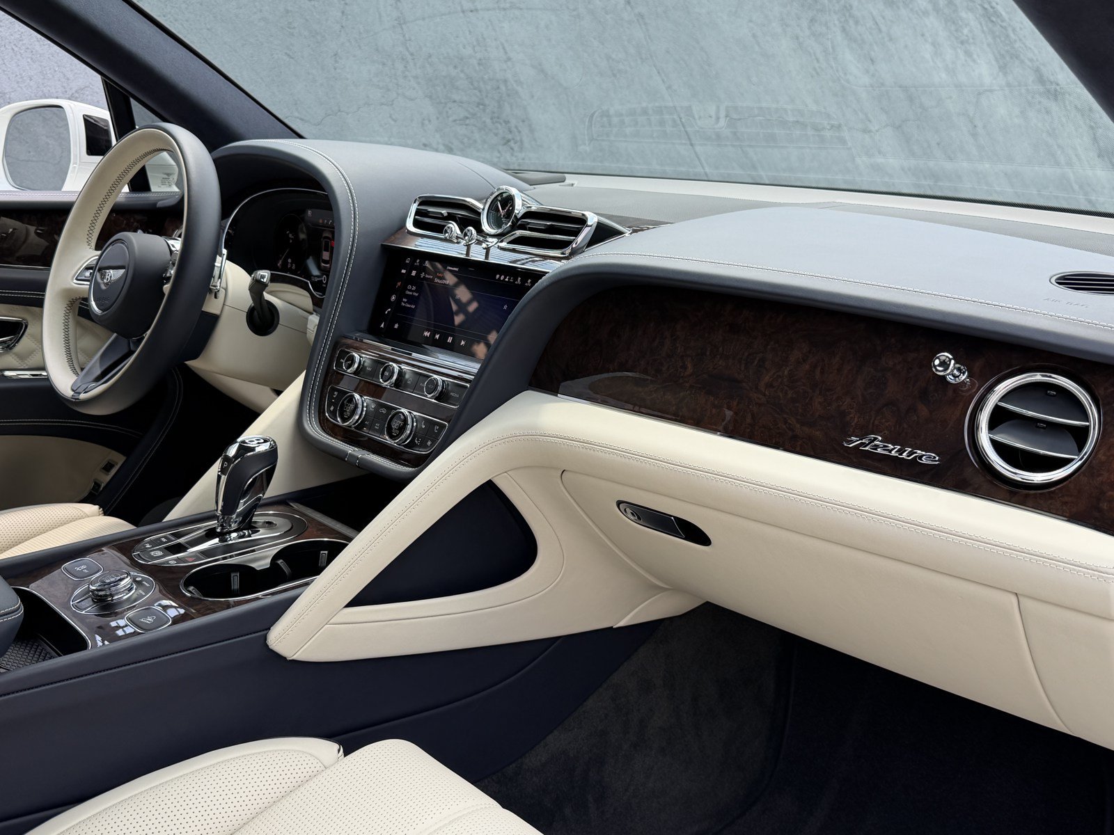 Certified 2023 Bentley Bentayga AWD/4WD image 2