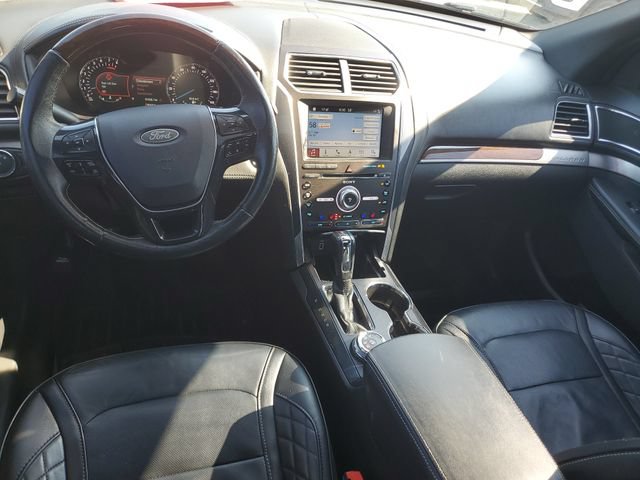 Used 2018 Ford Explorer Platinum AWD/4WD image 10