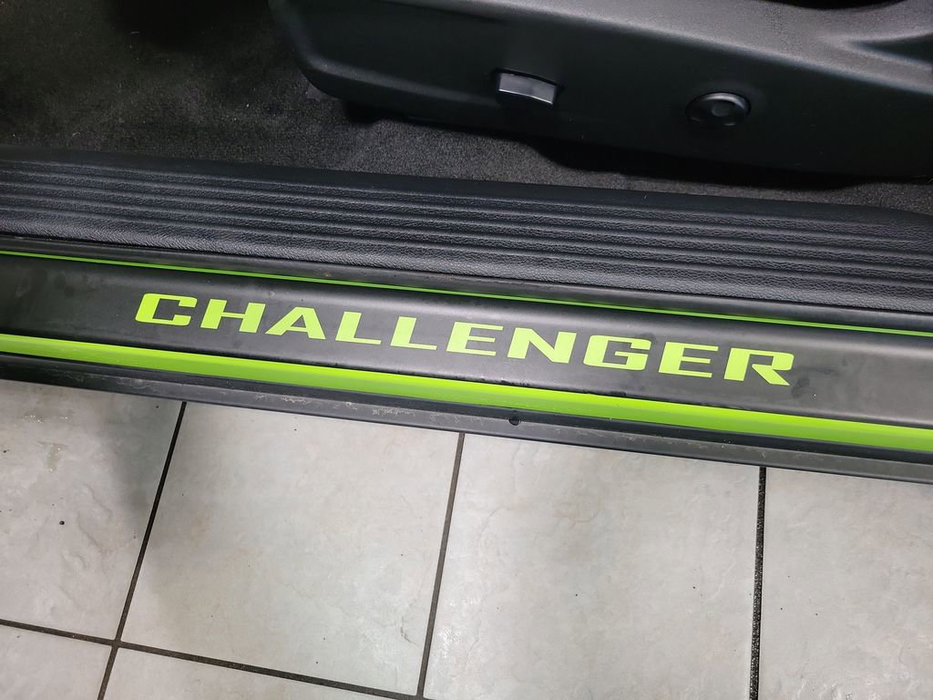 Used 2015 Dodge Challenger R/T Scat Pack w/ Leather Interior Group RWD image 27