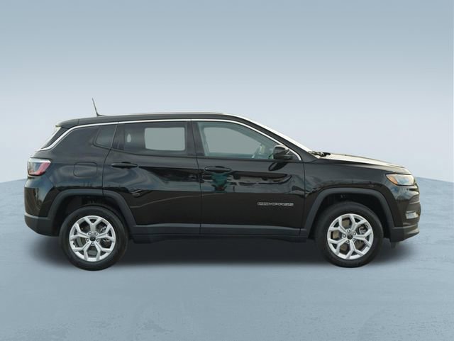 Certified 2025 Jeep Compass Sport image 10