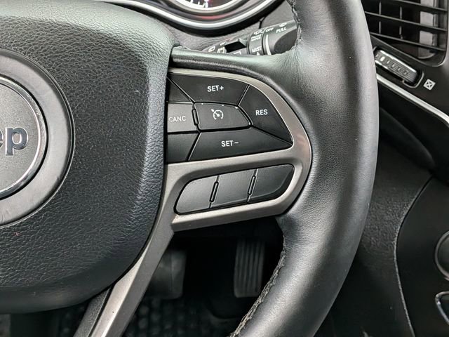 Used 2019 Jeep Cherokee Latitude Plus w/ Cold Weather Group AWD/4WD image 23