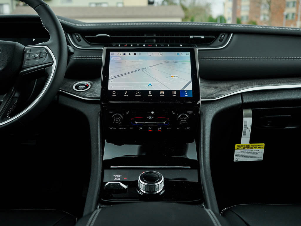 New 2025 Jeep Grand Cherokee Limited w/ Black Appearance Package image 16