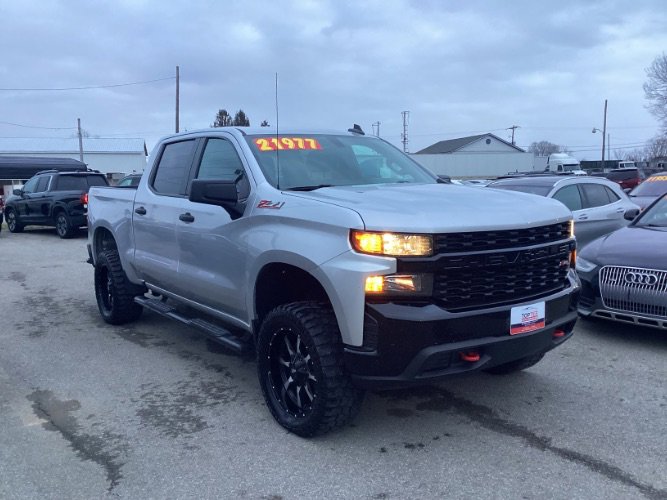 Used 2021 Chevrolet Silverado 1500 Custom Trail Boss w/ LPO, Dark Essentials Package image 2