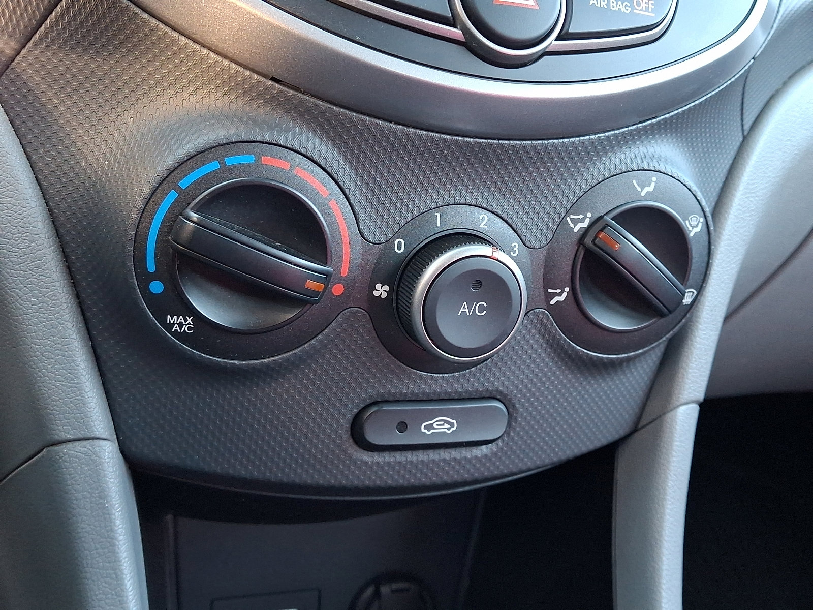 Used 2016 Hyundai Accent SE image 18