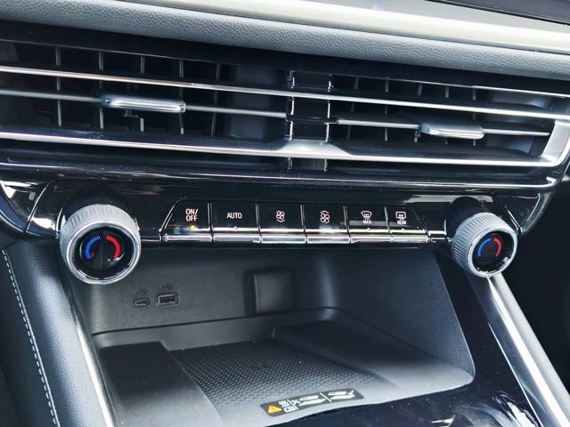 New 2026 Chevrolet Traverse LT w/ Midnight/Sport Edition image 24