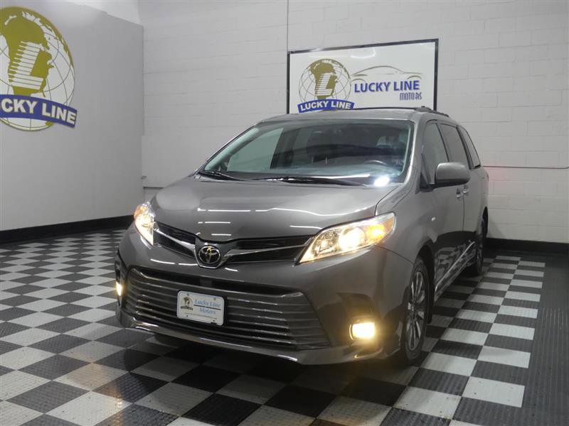 Used 2018 Toyota Sienna XLE Premium w/ Cargo Management Package image 4
