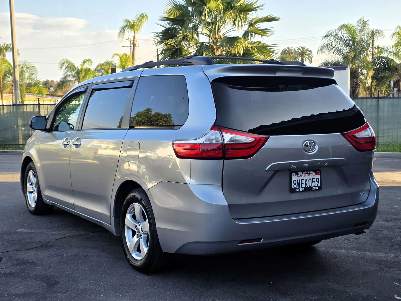 Used 2017 Toyota Sienna LE w/ Cargo Management Package image 4