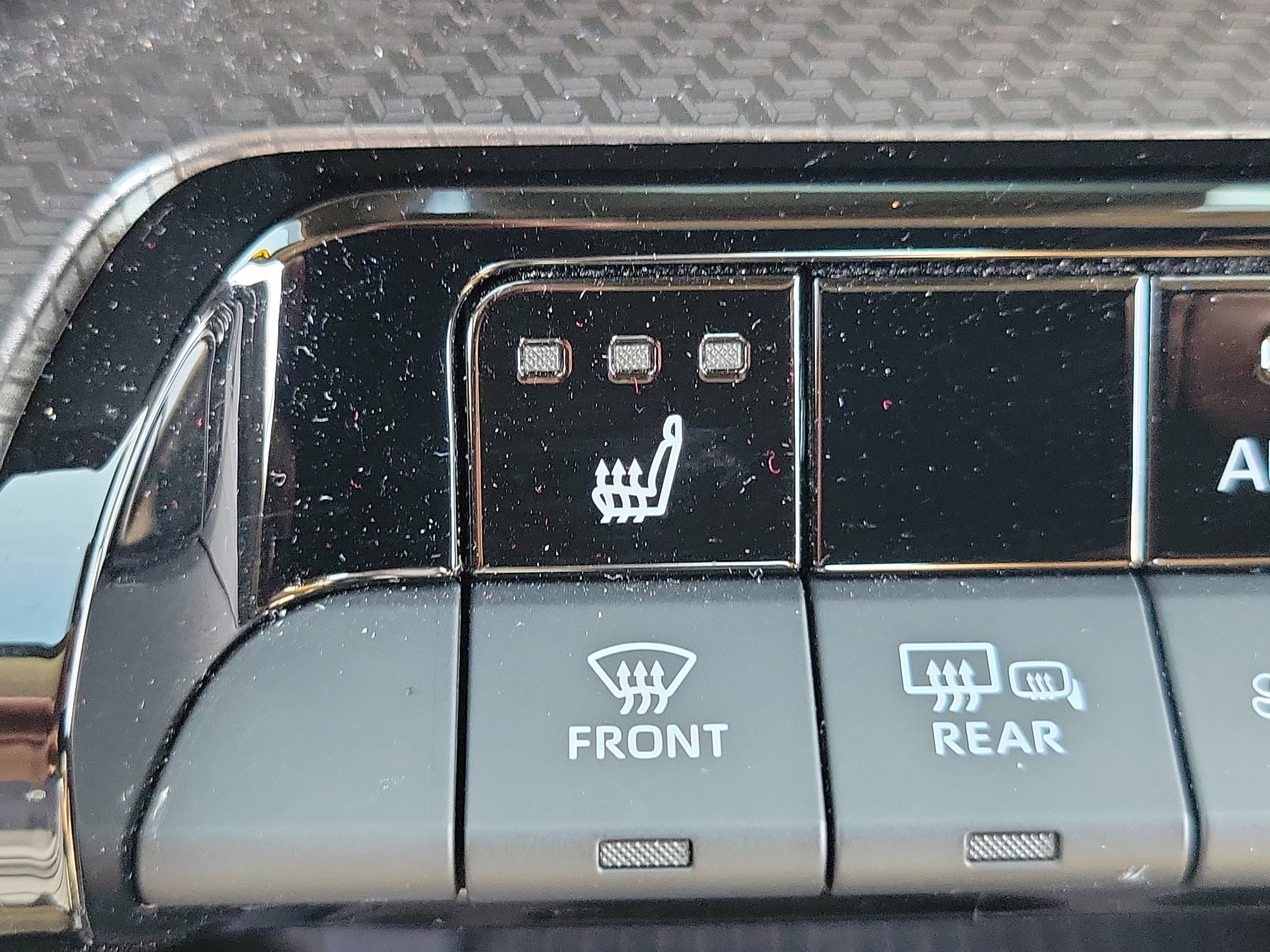 Used 2025 Toyota Prius XLE image 26