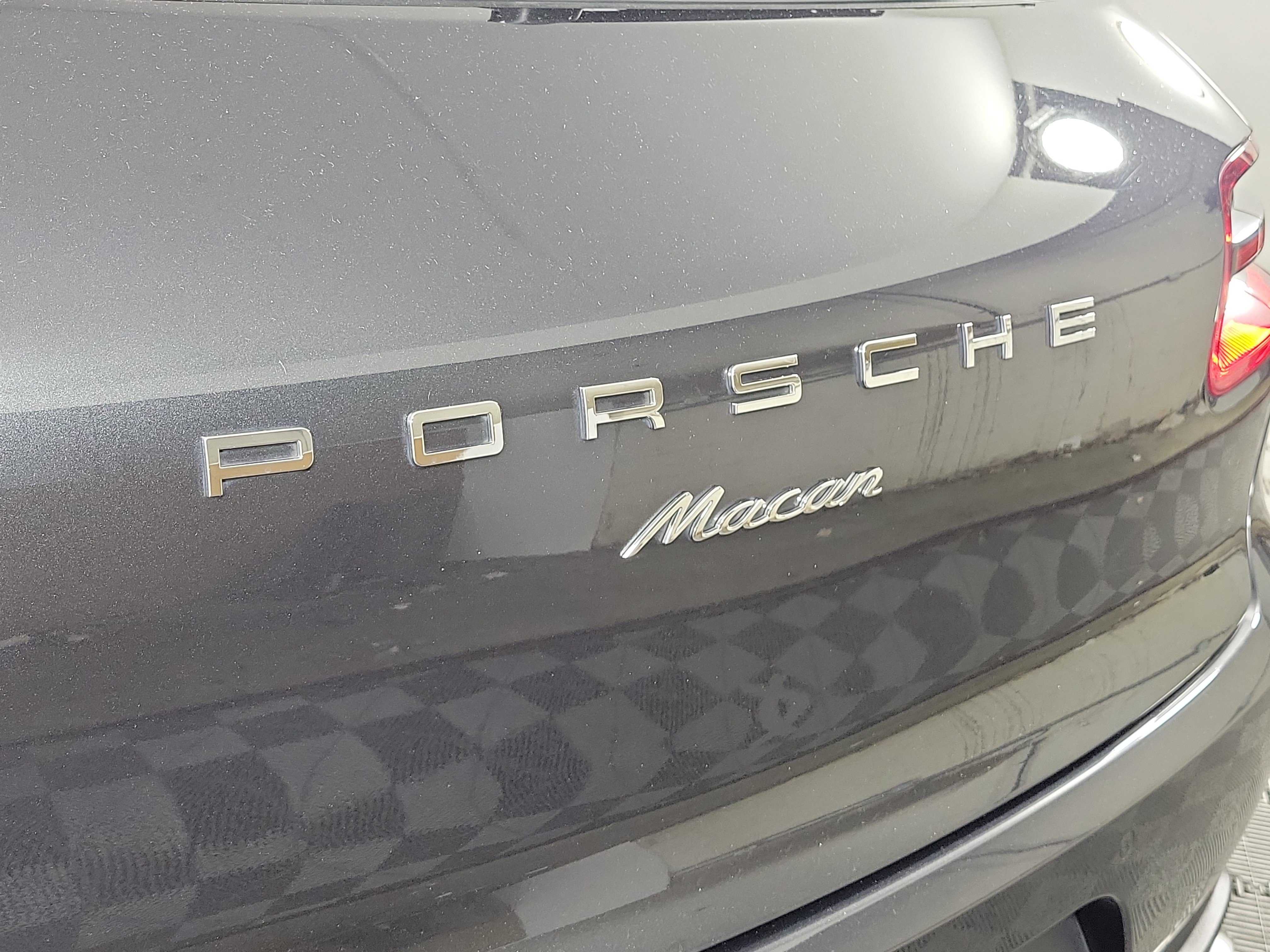 Used 2018 Porsche Macan AWD/4WD image 7