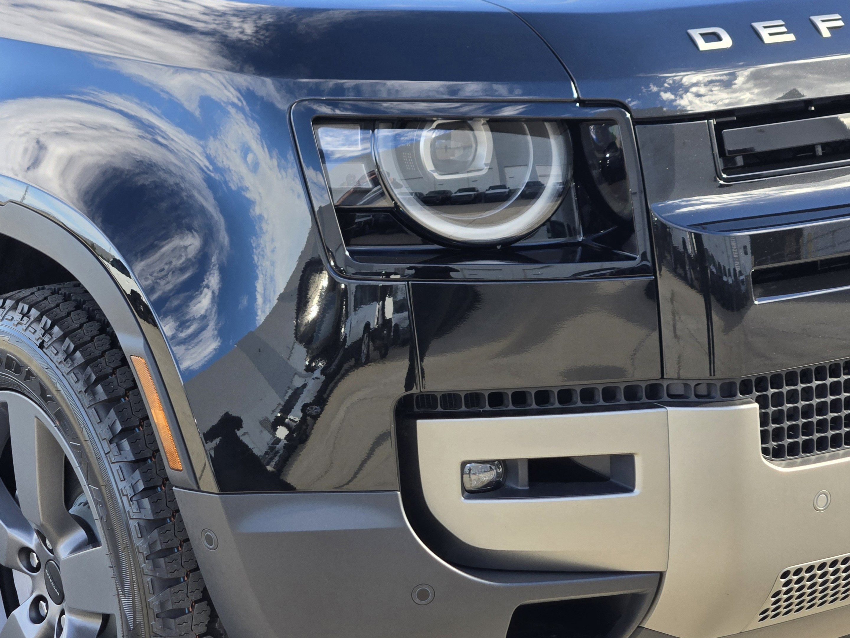 New 2026 Land Rover Defender 110 S AWD/4WD image 25