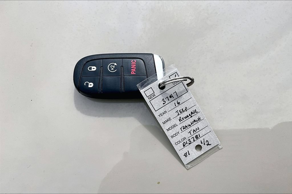 Used 2016 Jeep Renegade Trailhawk AWD/4WD image 35