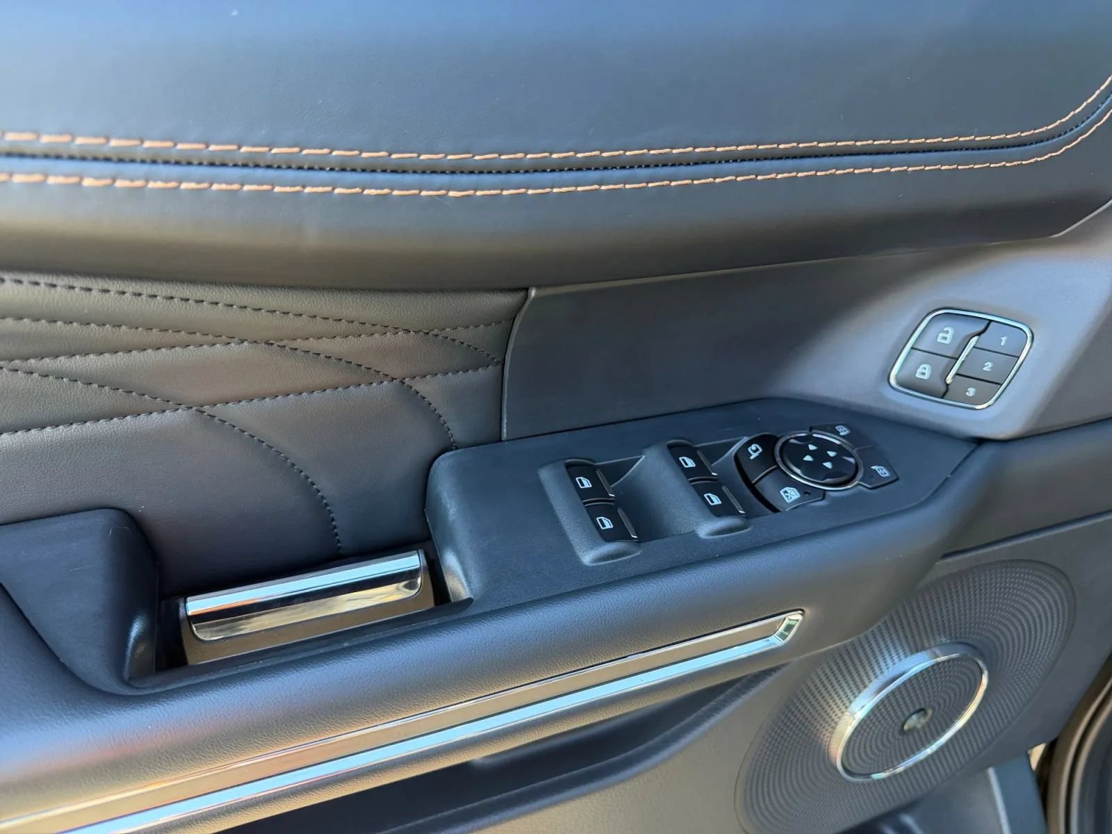 Used 2023 Ford Expedition Platinum AWD/4WD image 14