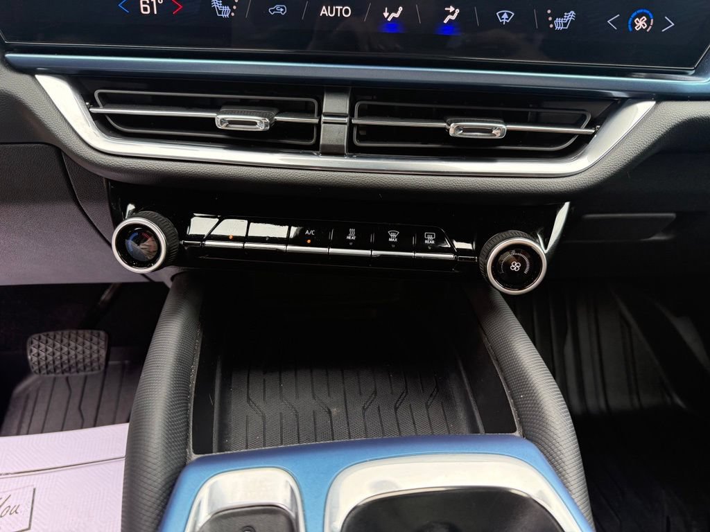Used 2024 Chevrolet Equinox EV LT FWD image 36