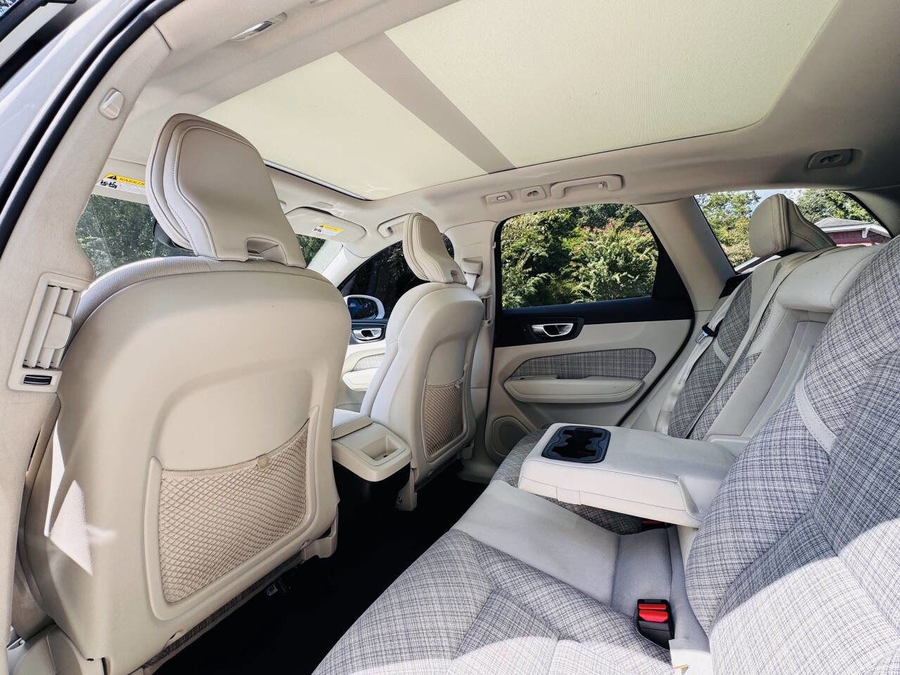 Used 2022 Volvo XC60 B5 Momentum image 10