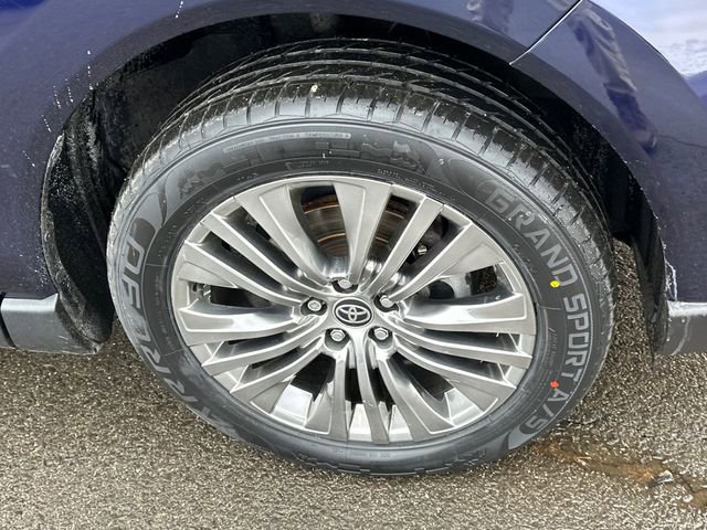 Used 2022 Toyota Venza Limited w/ Advanced Technology Package image 7