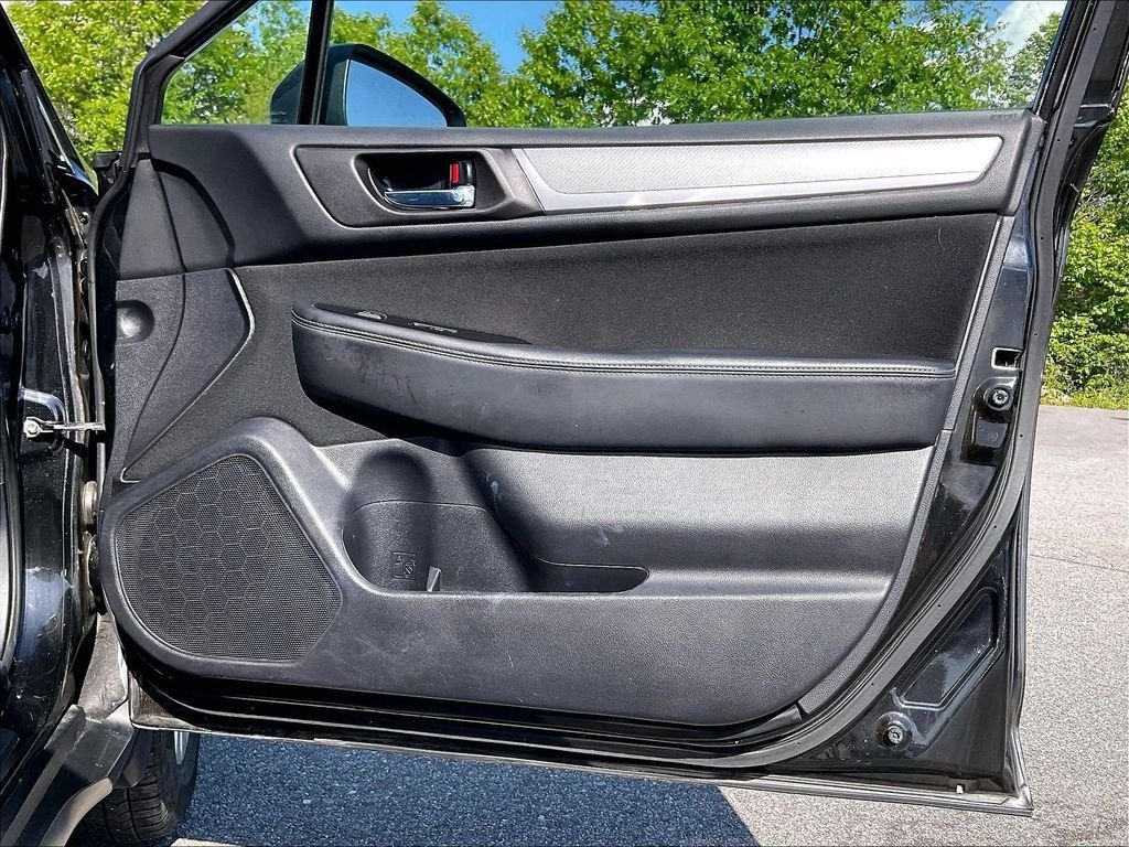 Used 2019 Subaru Outback 2.5i Premium AWD/4WD image 11