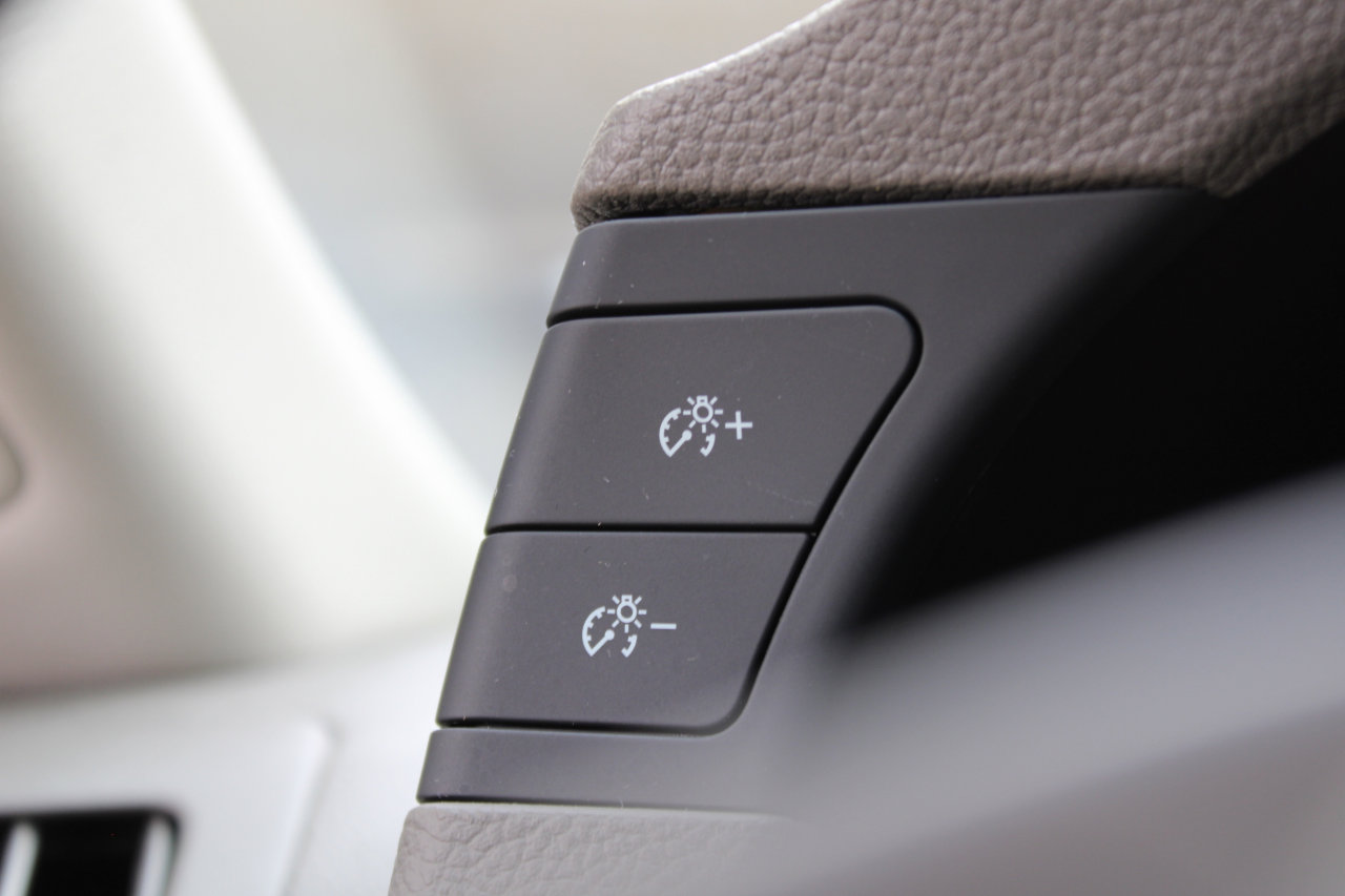 Used 2010 INFINITI G37 Sport w/ Premium Pkg image 39