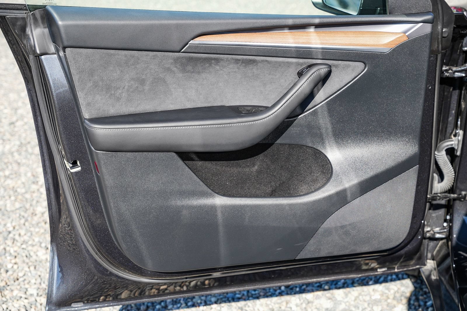 Used 2024 Tesla Model Y Long Range AWD/4WD image 18