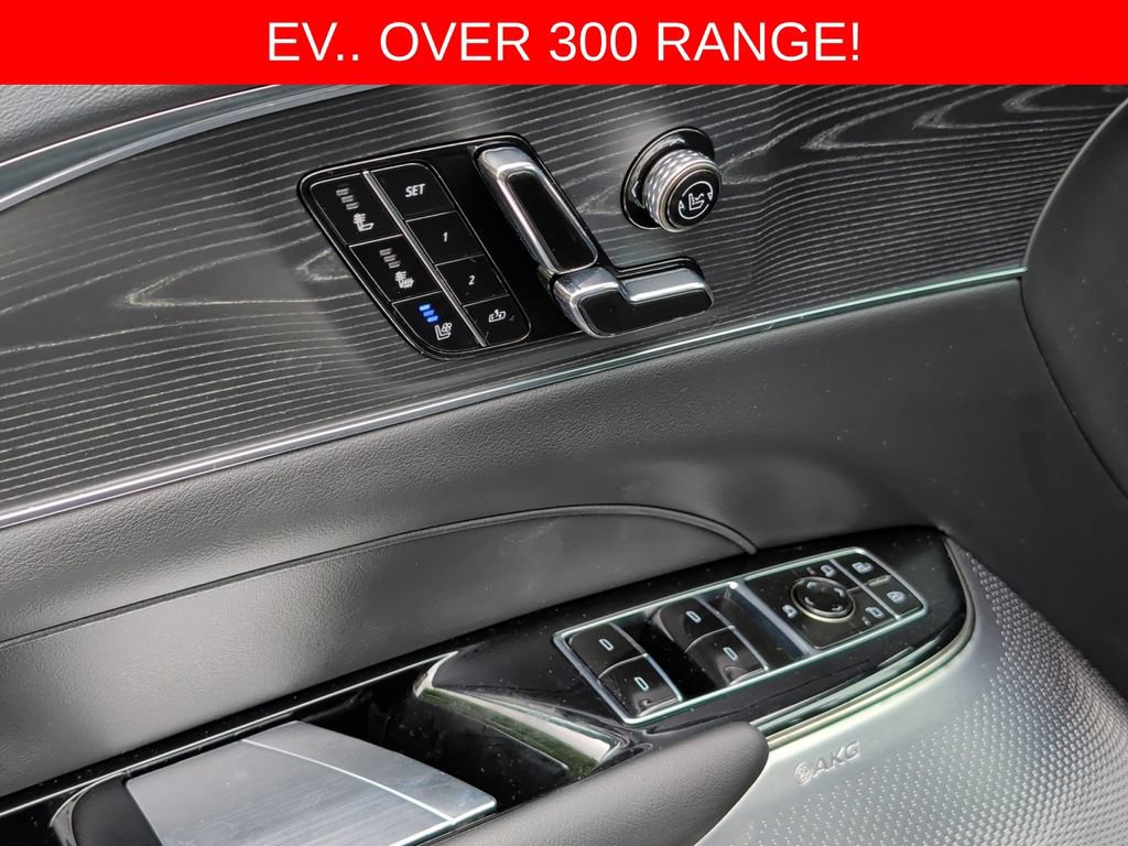 Used 2024 Cadillac Lyriq Luxury AWD/4WD image 15