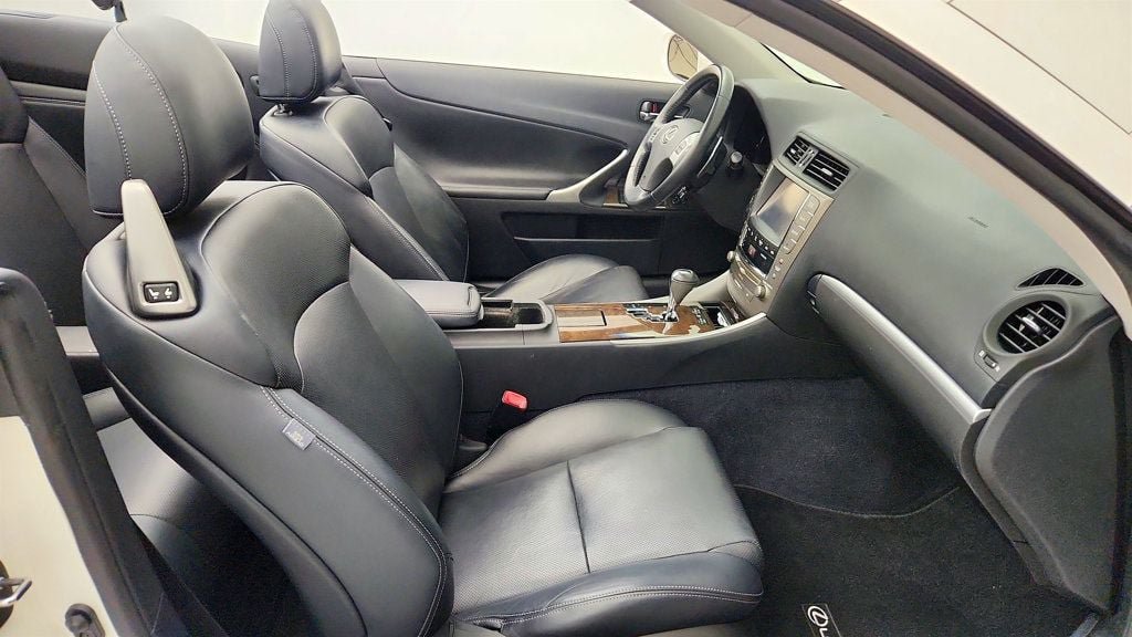 Used 2013 Lexus IS 250C w/ Luxury Pkg RWD image 24