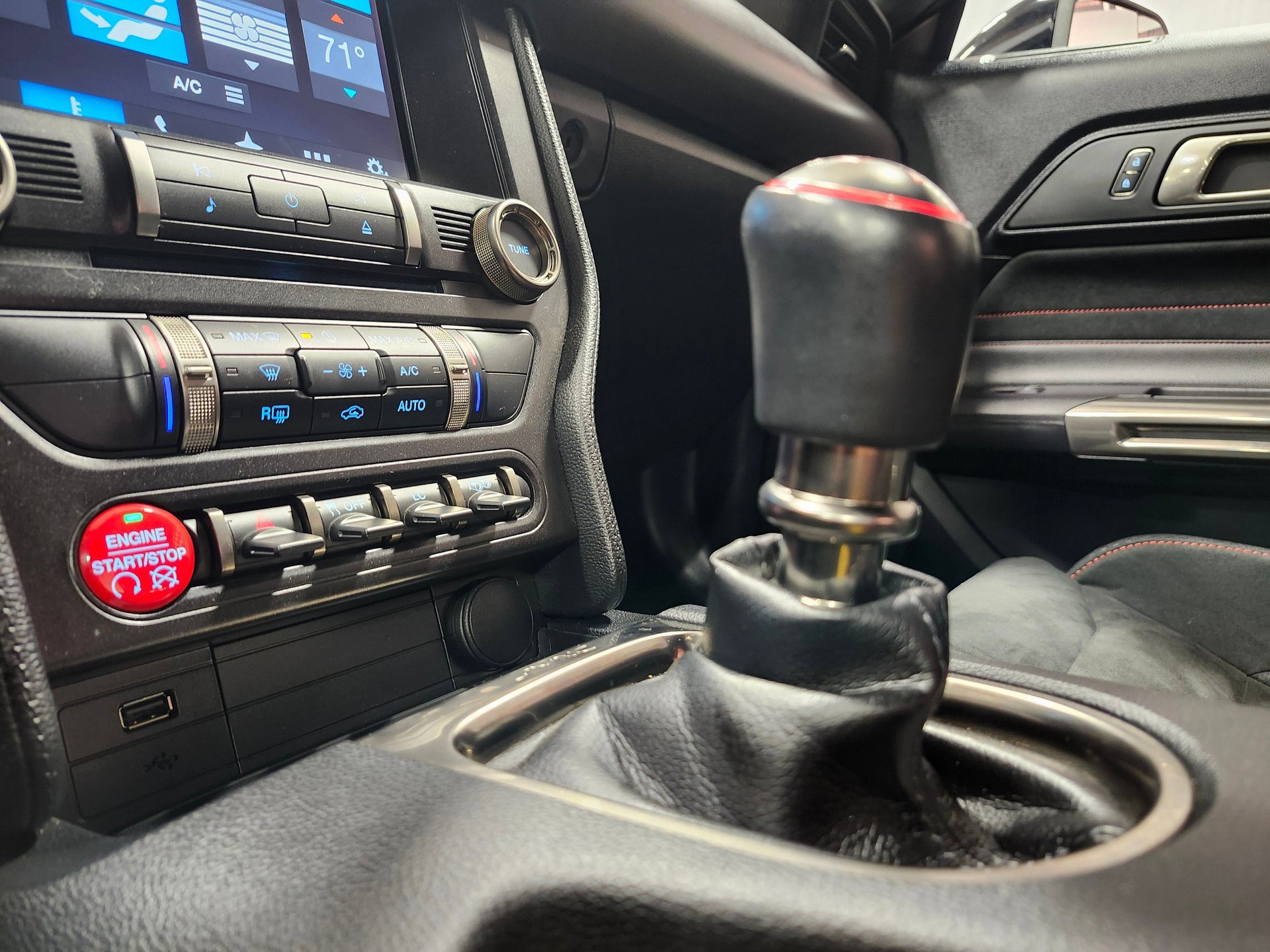 Used 2016 Ford Mustang Shelby GT350R w/ GT350R Equipment Group 920A image 16