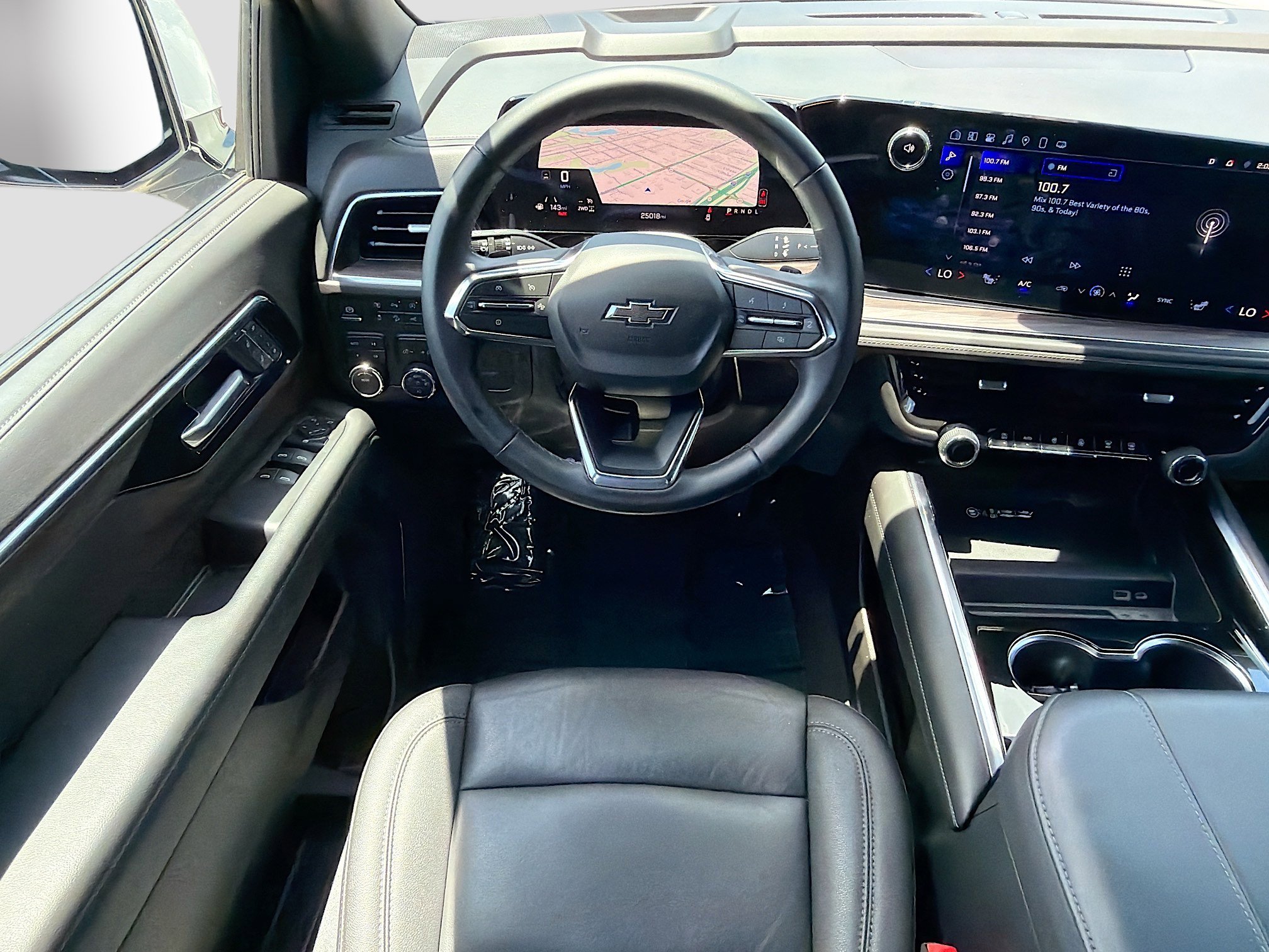 Used 2025 Chevrolet Suburban Z71 AWD/4WD image 16