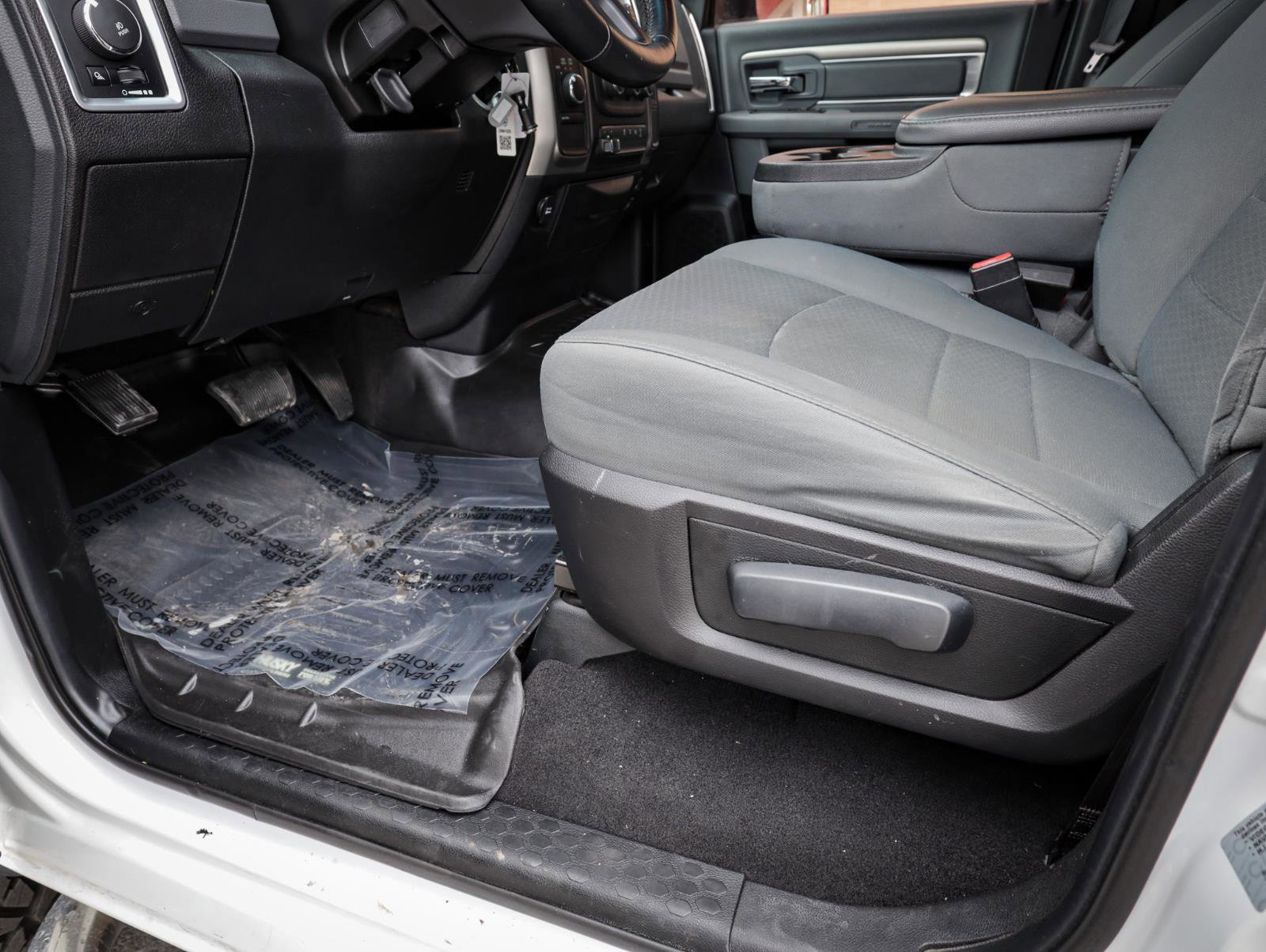 Used 2017 RAM 2500 SLT w/ Luxury Group AWD/4WD image 14