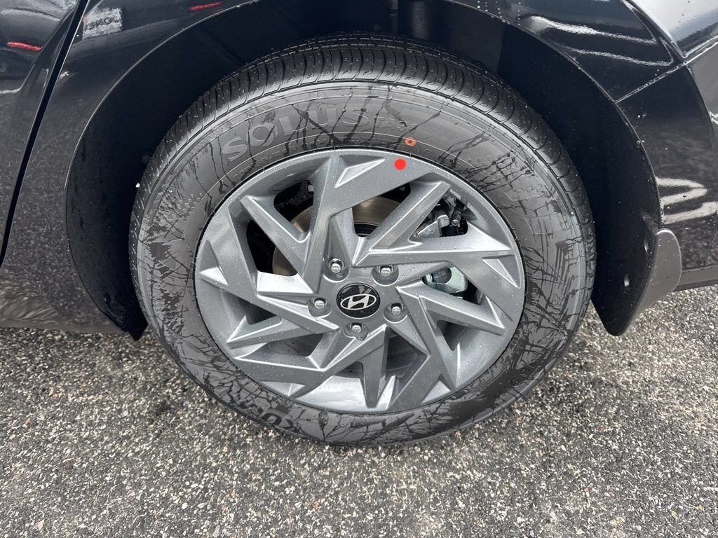 New 2026 Hyundai Elantra Hybrid FWD image 17