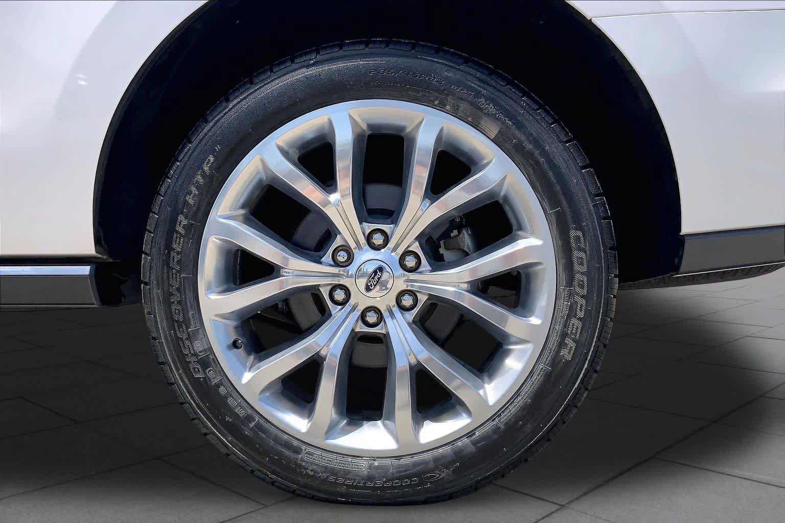 Used 2019 Ford Expedition Limited w/ Equipment Group 302A RWD image 10