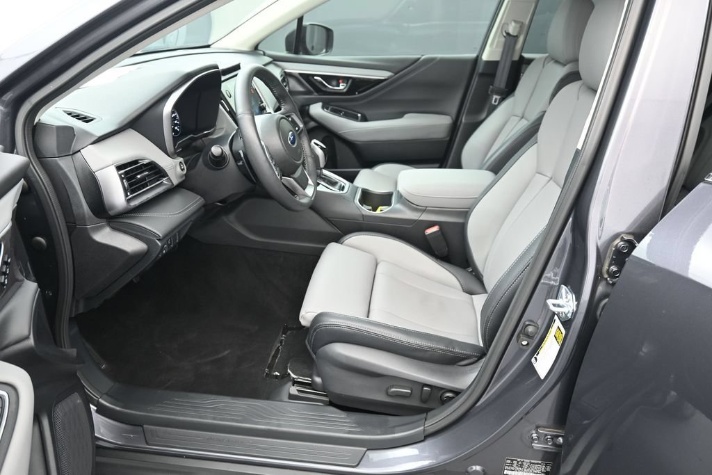 Used 2025 Subaru Outback Limited AWD/4WD image 16