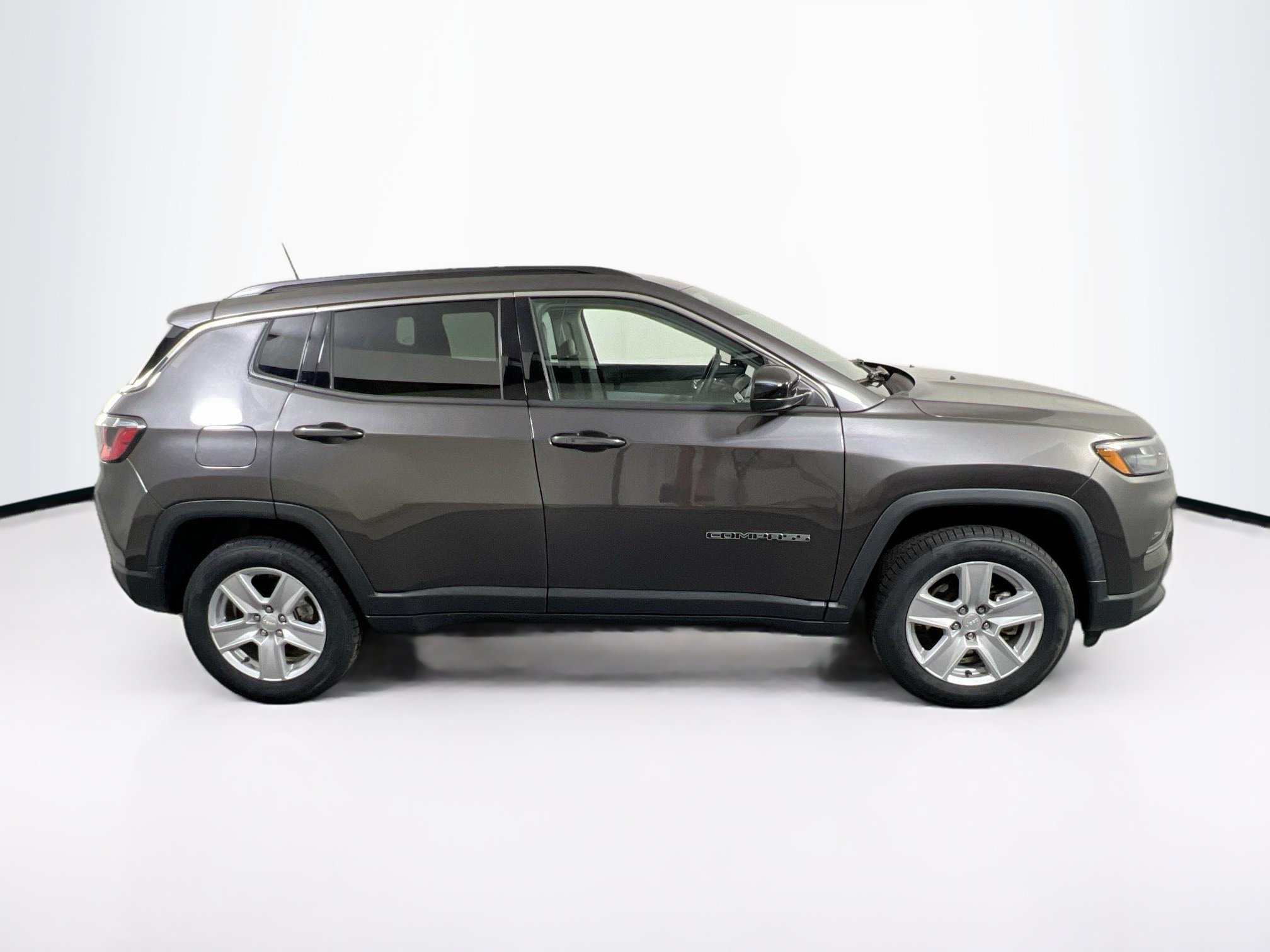 Used 2022 Jeep Compass Latitude w/ Convenience Group AWD/4WD image 4