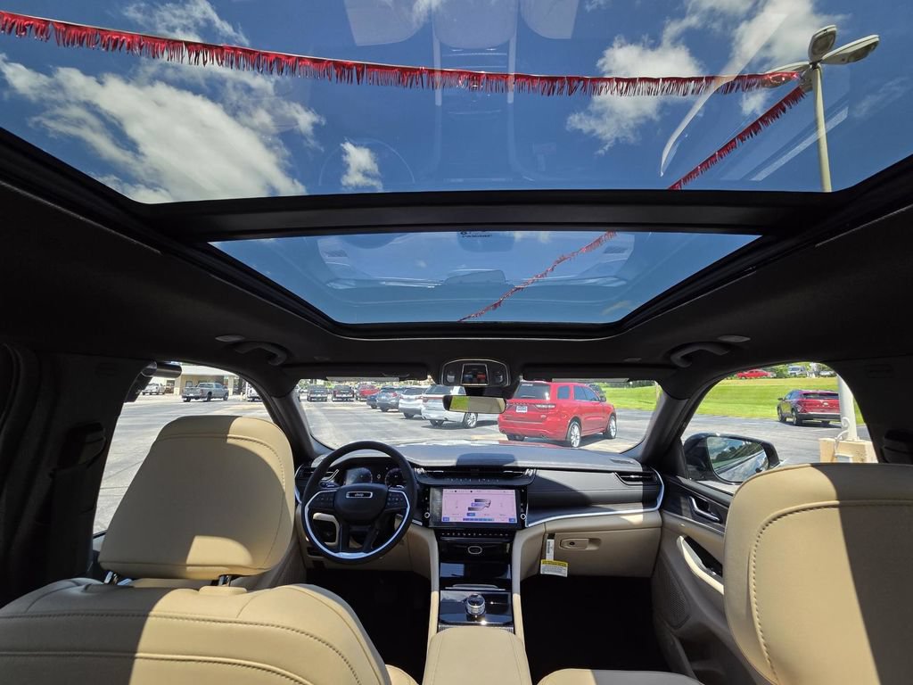 New 2026 Jeep Grand Cherokee Limited w/ Limited Altitude Package RWD image 34