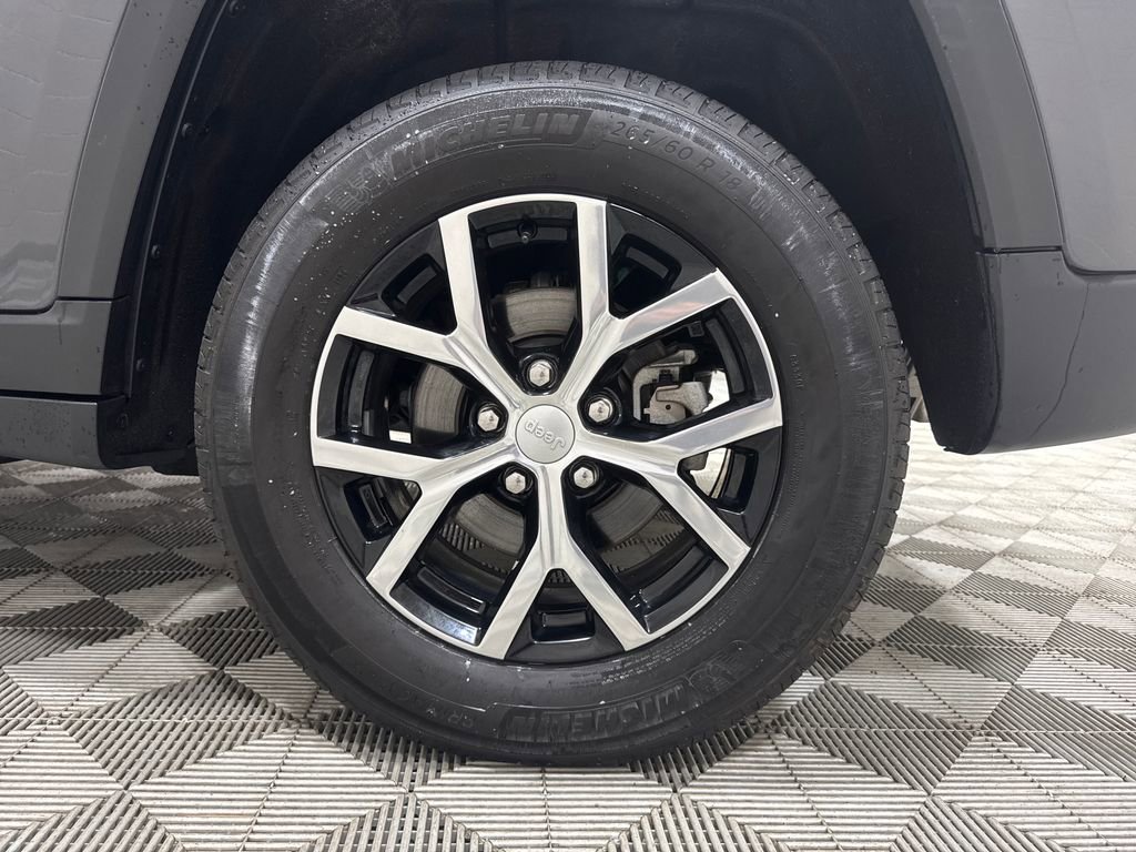 Used 2024 Jeep Grand Cherokee Limited AWD/4WD image 50