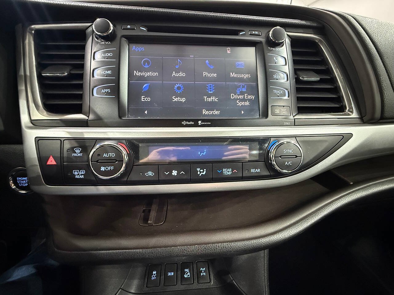 Used 2014 Toyota Highlander XLE AWD/4WD image 19