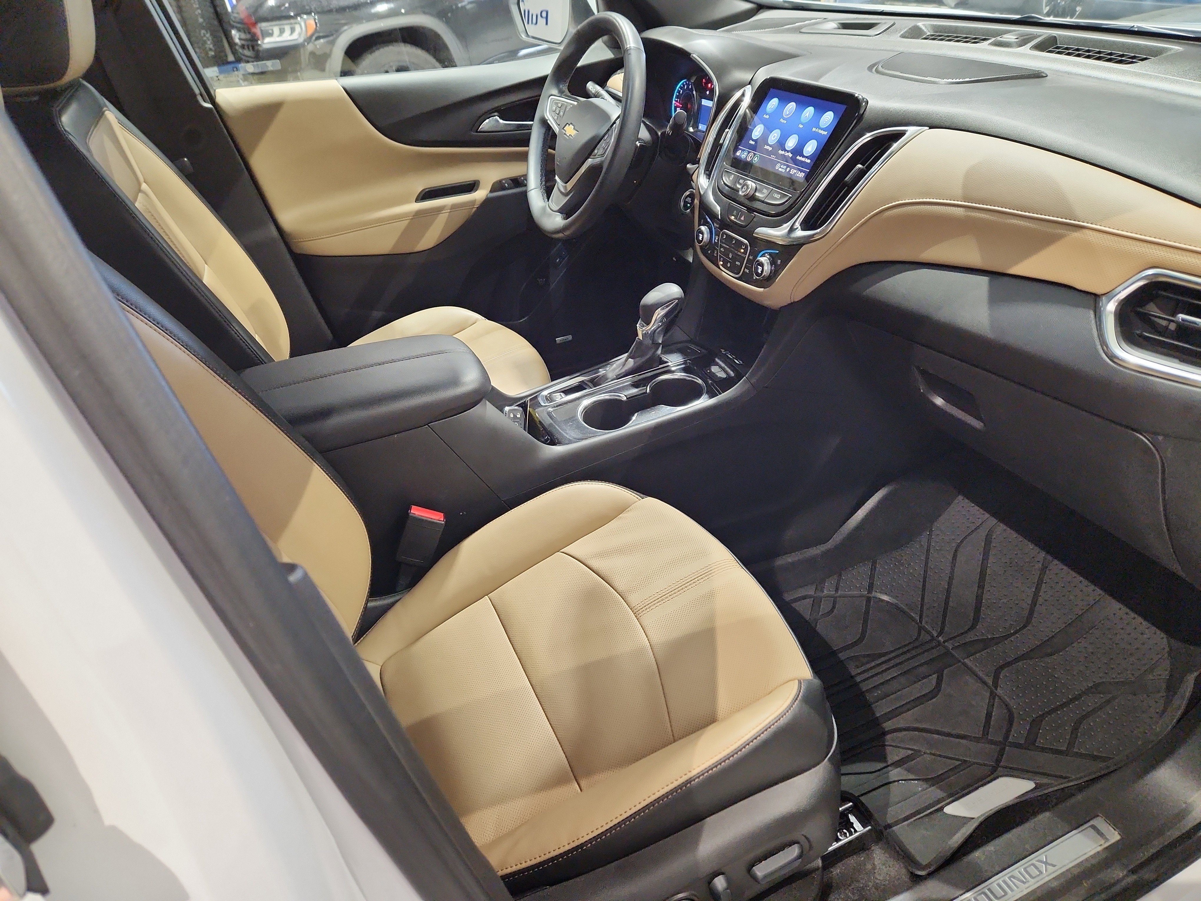 Used 2023 Chevrolet Equinox Premier image 18