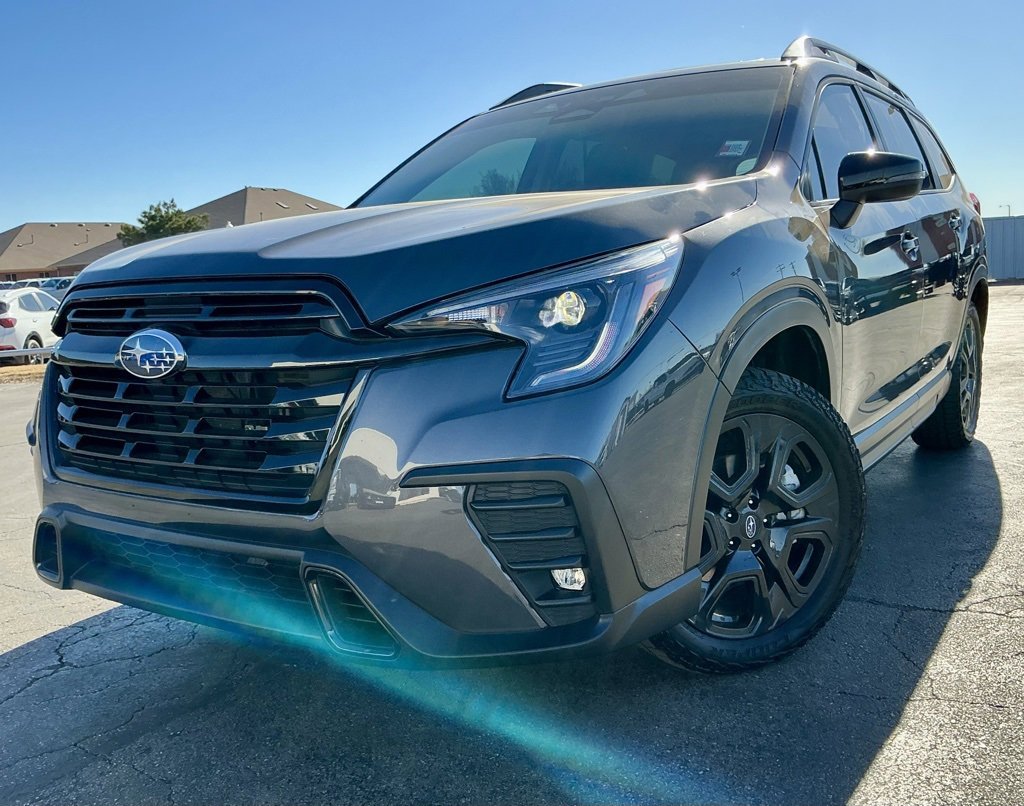 Used 2023 Subaru Ascent Onyx Edition image 3
