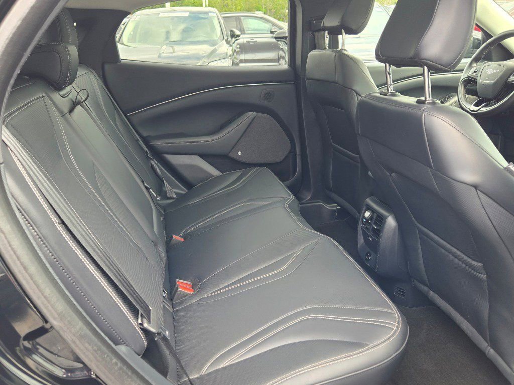 Used 2022 Ford Mustang Mach-E Premium image 9